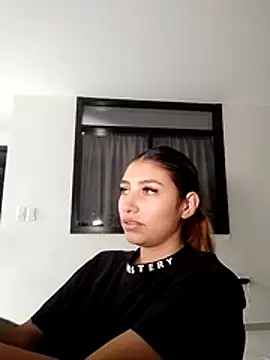 alicee_teen Adlı Modelin Web Kamerası Şovu