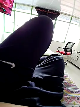 nahomy05 Show in webcam