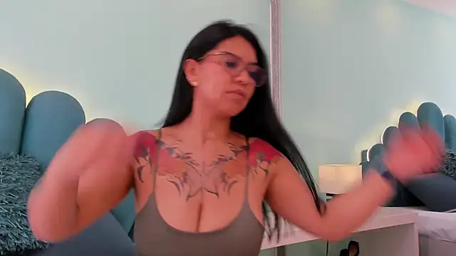 Chatroom XXX en direct de sharlott18