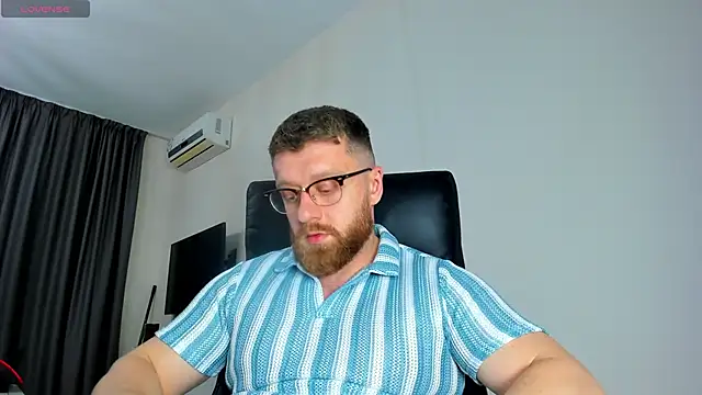 Show modela Findom_guy na web-kameri