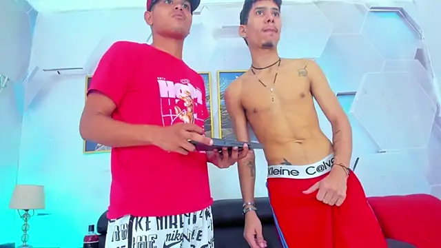 Alex_jeins_at: διαδικτυακό σόου στην κάμερα