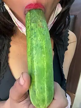 Chat XXX en directo de KavyaCurves