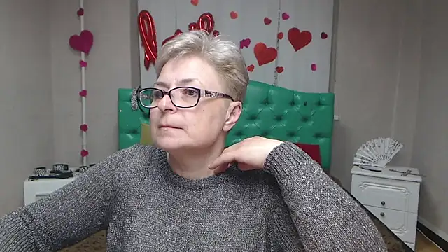 EmiliaGree Adlı Modelin Canlı XXX Sohbeti