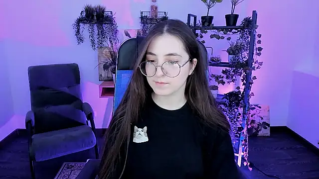 VirtuallVoyant Adlı Modelin Canlı XXX Sohbeti