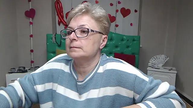 EmiliaGree's Live XXX Chat