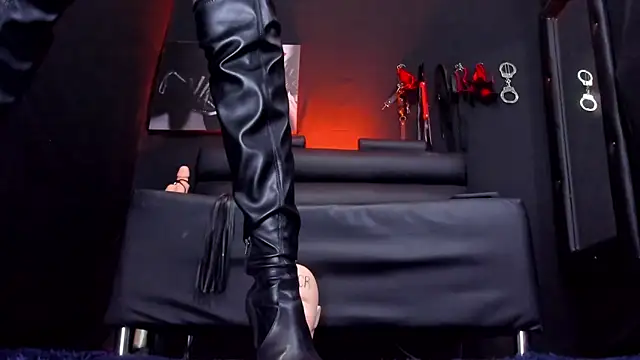 AprilStoness Adlı Modelin Canlı XXX Sohbeti