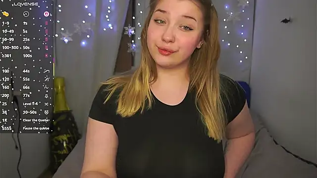 CuteSharloti's Live XXX Chat