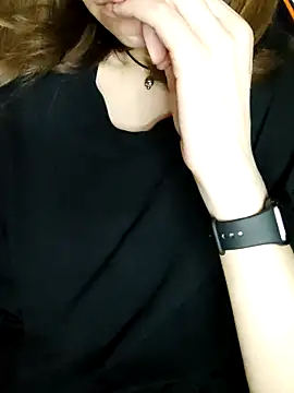 Aashikalaa Adlı Modelin Canlı XXX Sohbeti