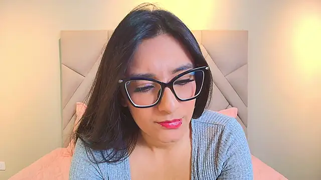 Chat +18 de Isis_Osman ao vivo