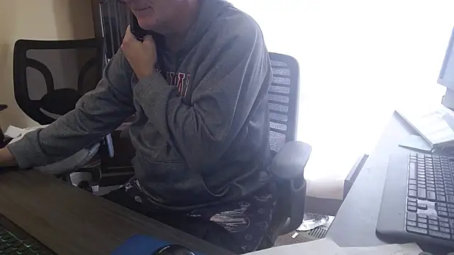 Pertunjukan Kamera Web olderandwiser2