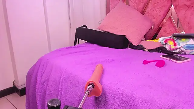 shantal_cooper_'s Live XXX Chat