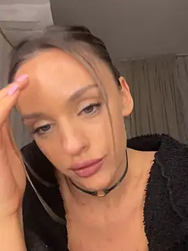 KatieCutieXooo's Live XXX Chat