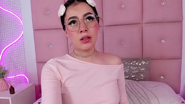 Pertunjukan Kamera Web EMMACOOLEE