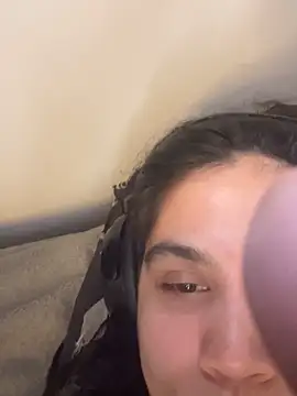 Chat +18 de Cuteandhornyy ao vivo