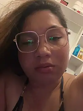 WHITEWOMEN_2 Adlı Modelin Canlı XXX Sohbeti