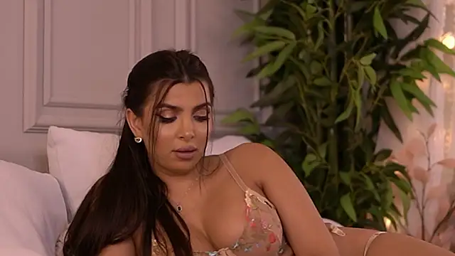 NicoleCellini's Live XXX Chat