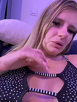 BetsyのライブXXXチャット