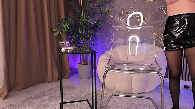 Show modela Red_Kim na web-kameri