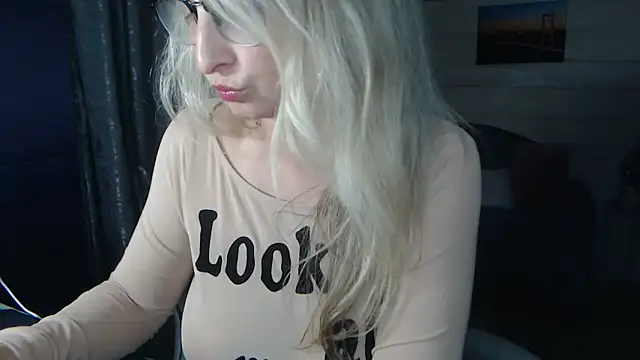 XXX chat uživo modela RubiLakros