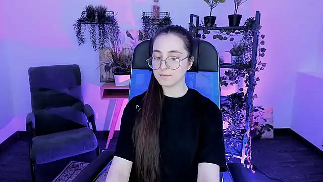 VirtuallVoyant live XXX chat