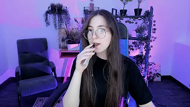 VirtuallVoyant's Live XXX Chat