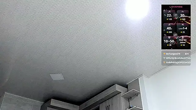 YeremiBrowm: διαδικτυακό σόου στην κάμερα