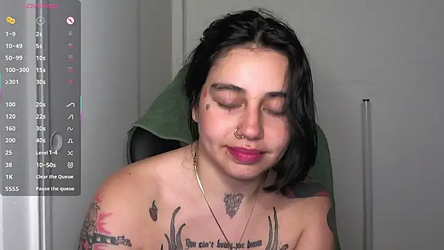 val_bardot's Live XXX Chat