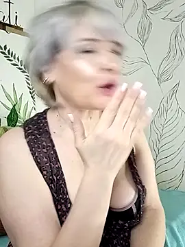 Catty_Lady Adlı Modelin Canlı XXX Sohbeti