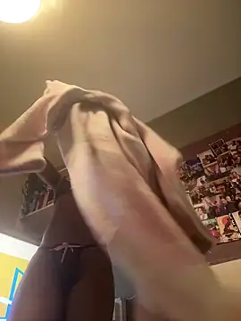 Halligirl: διαδικτυακό σόου στην κάμερα