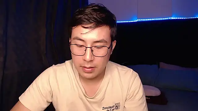 andrewmhilton_ Adlı Modelin Canlı XXX Sohbeti