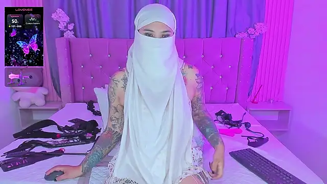 Nayla-Mouna Adlı Modelin Web Kamerası Şovu