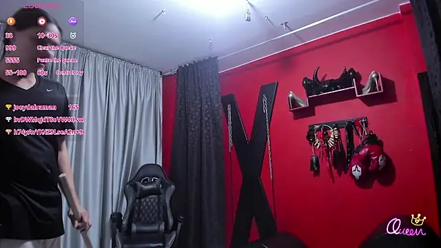 Almaazz: διαδικτυακό σόου στην κάμερα