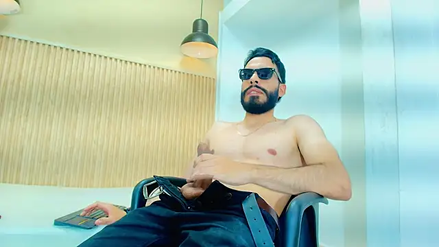 Show modela JEAN_LEWIS2 na web-kameri