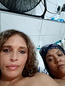 2Juicy_pussy: онлайн-секс-чат