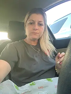 NikkiBlisss: διαδικτυακό σόου στην κάμερα