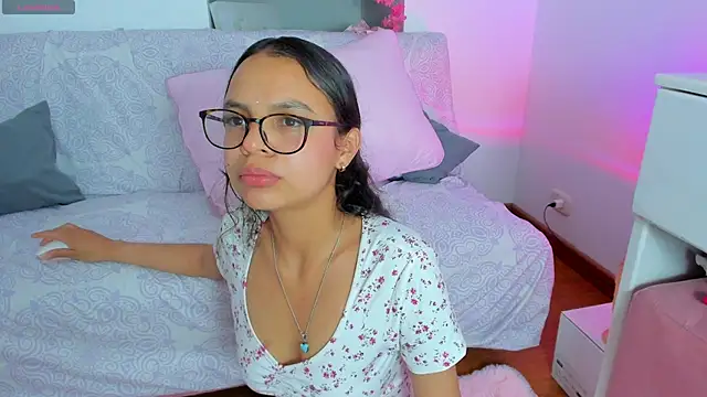 Danesacronin: διαδικτυακό σόου στην κάμερα