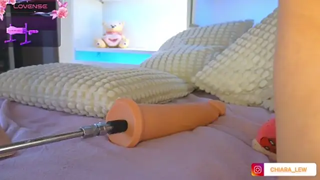 ChiaraLewis Live XXX Chat