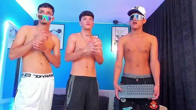 KingOfHeavens_2: διαδικτυακό σόου στην κάμερα