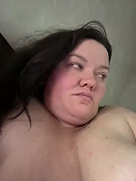 Show modela SunnyLeila2101 na web-kameri