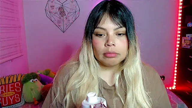 EllieMoonX Show in webcam