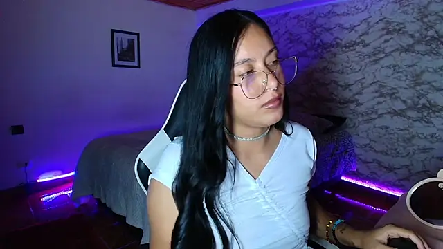 XXX chat uživo modela Camila_IRoose