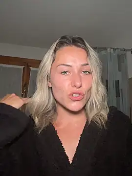 Chatroom XXX en direct de petrouchkaaa_