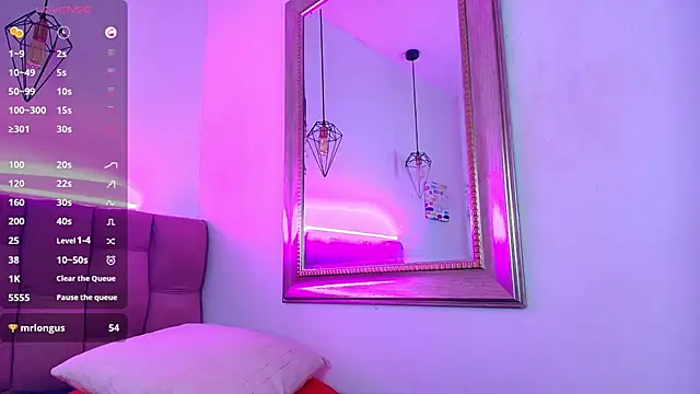 Chatroom XXX en direct de tiiny_emilly