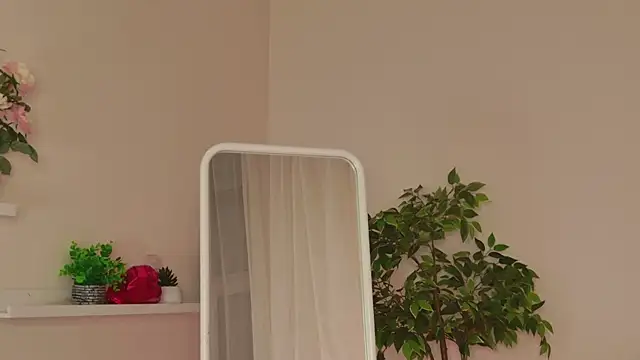 Holly_Gracys: διαδικτυακό σόου στην κάμερα