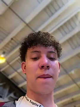 yoursexyjose Chat XXX live