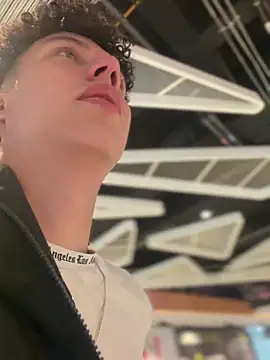 Chatroom XXX en direct de yoursexyjose