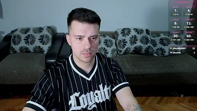 JohnnyStepBro élő XXX-chatje