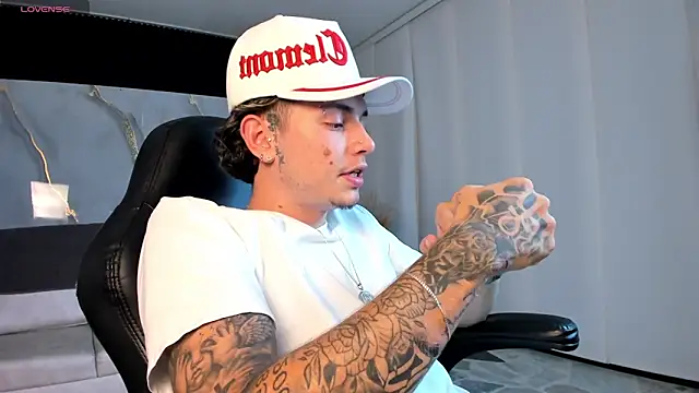 Ryan_Miller Adlı Modelin Canlı XXX Sohbeti