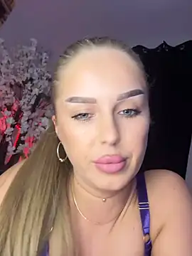 AubrieleRouj1's Live XXX Chat