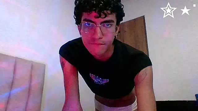 axel_love13 Adlı Modelin Canlı XXX Sohbeti